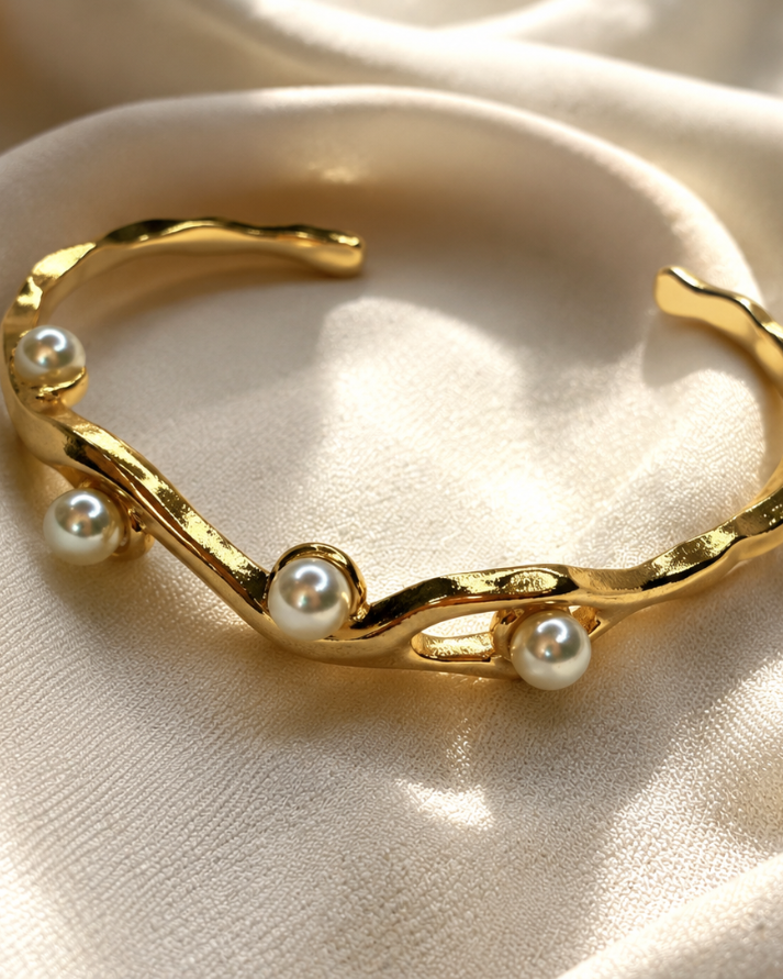 Pearl tide Cuff