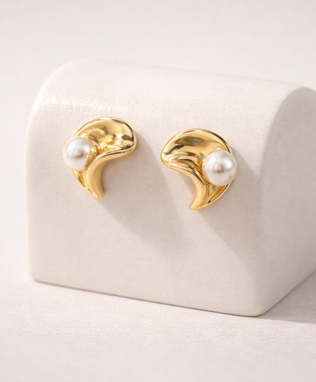 Pearl wave Stud