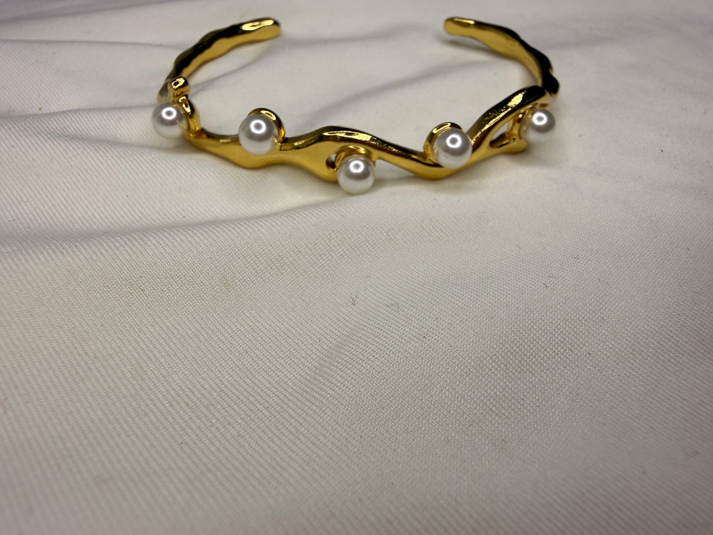 Pearl tide Cuff