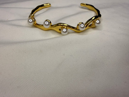 Pearl tide Cuff