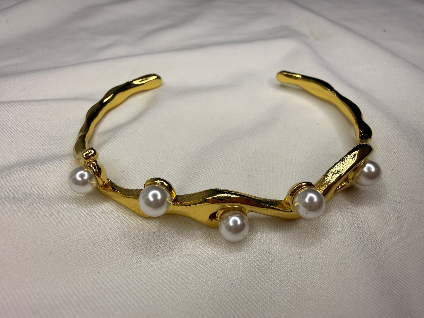 Pearl tide Cuff