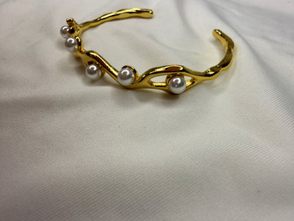 Pearl tide Cuff