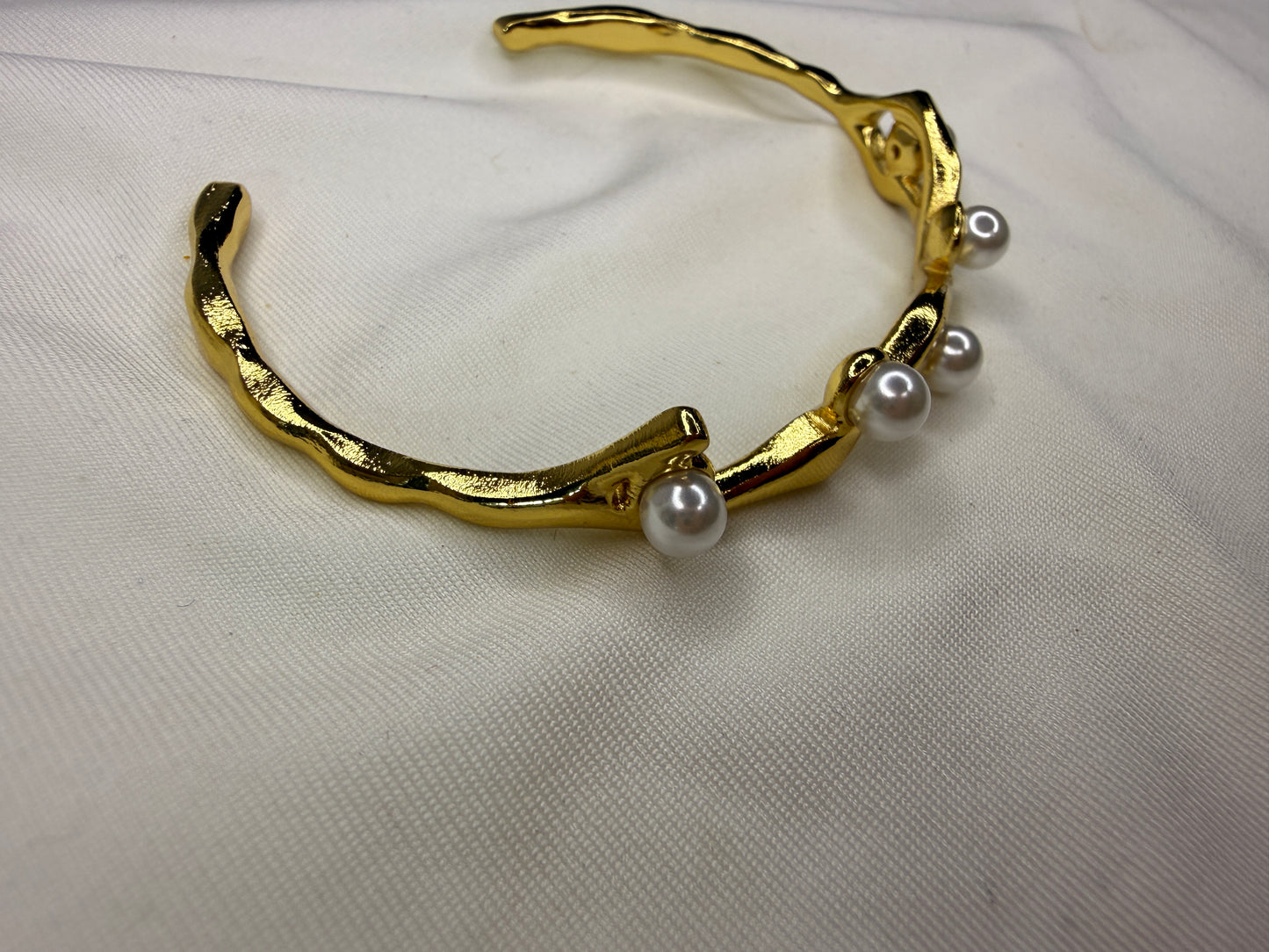 Pearl tide Cuff