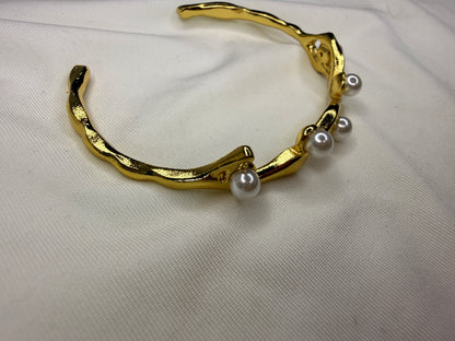 Pearl tide Cuff