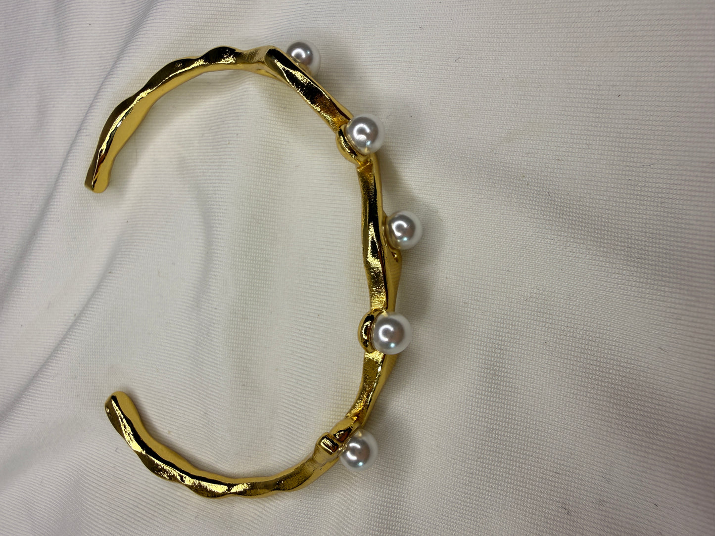Pearl tide Cuff